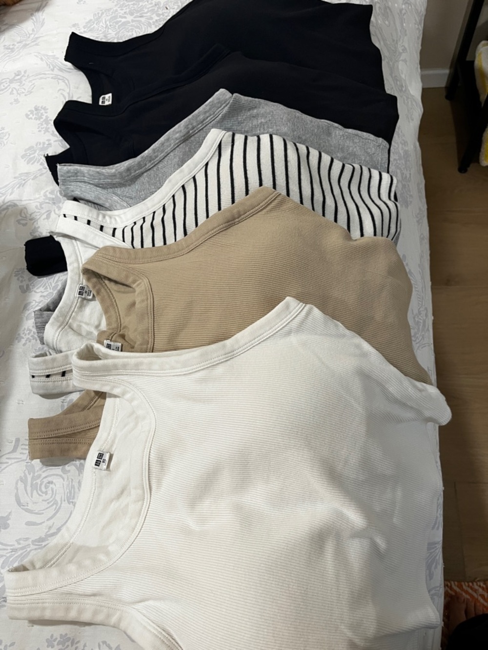 Uniqlo there are 6️⃣ for the price of one